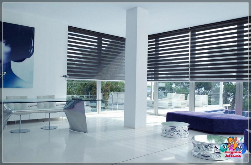 Horizontal stripes on the curtains will visually expand the room