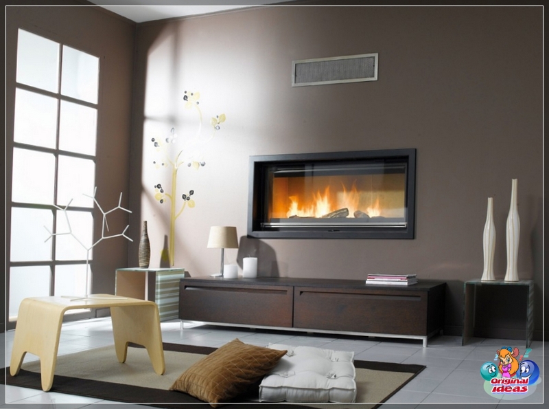 Dekoracyjny kominek w nowoczesnym wnętrzu salonu