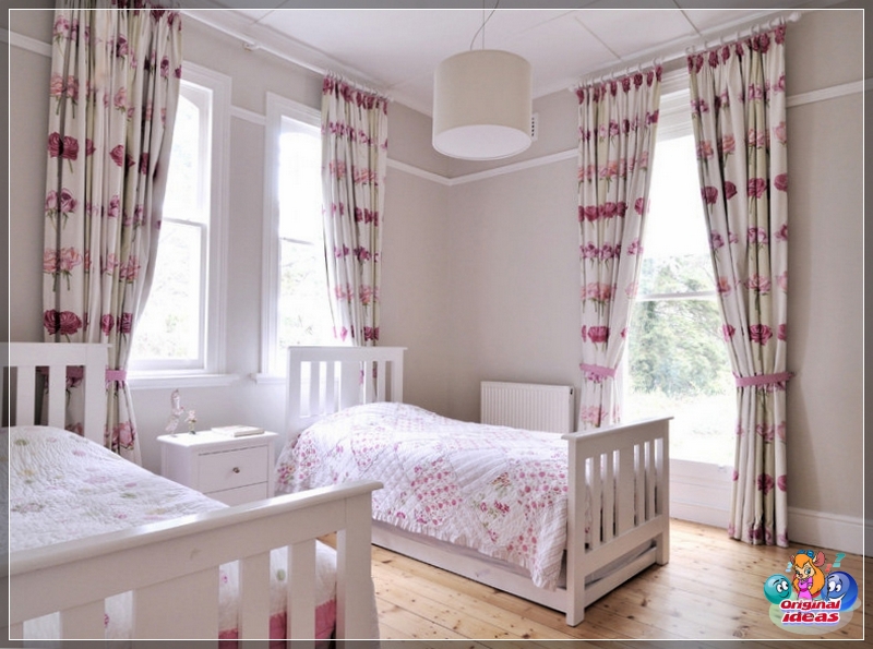 Jeśli pokój przeznaczony jest dla dwójki dzieci, to każde dziecko powinno mieć osobne łóżko