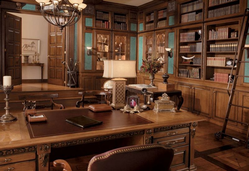 Brązowe odcienie w biurze w stylu angielskim