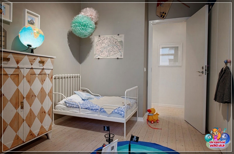 Nawet najprostsza komoda stanie się jasna i niezwykła, jeśli nałożysz na nią wzór za pomocą szablonu, na przykład rombów