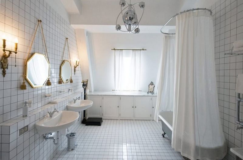 bathroom bathroom