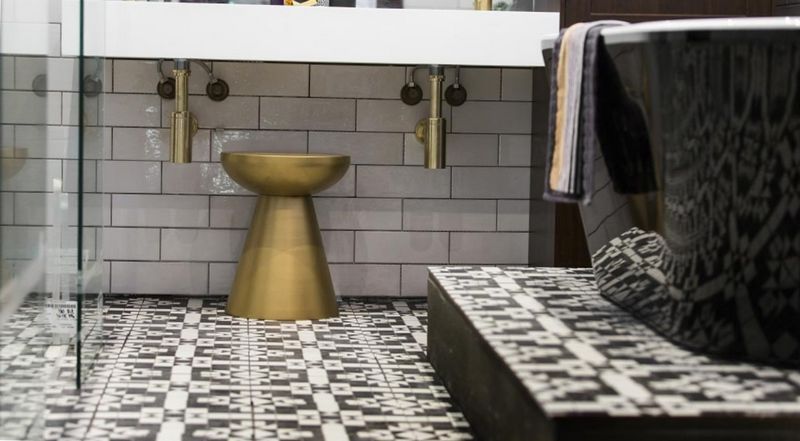 bathroom bathroom