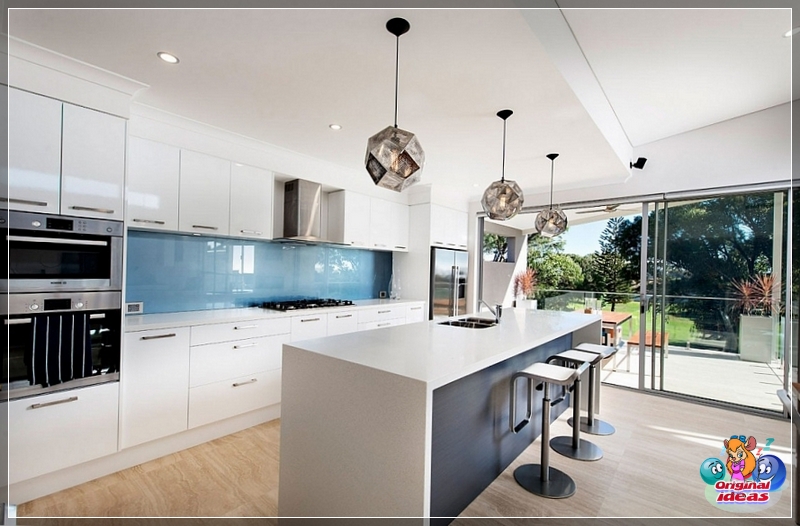 chandelier In a spacious kitchen, the same chandeliers, hung in a row, look good
