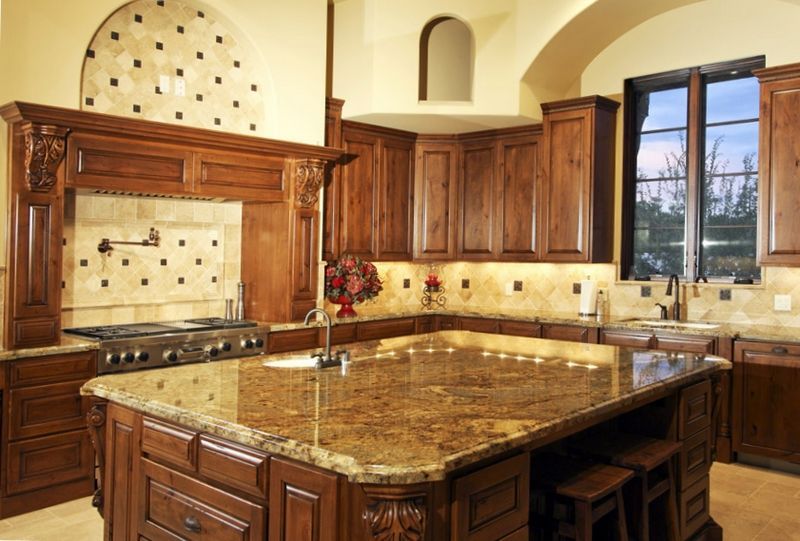 cocina italiana Los muebles para una cocina clásica de estilo italiano se ven sólidos y, en la mayoría de los casos, están hechos de madera maciza