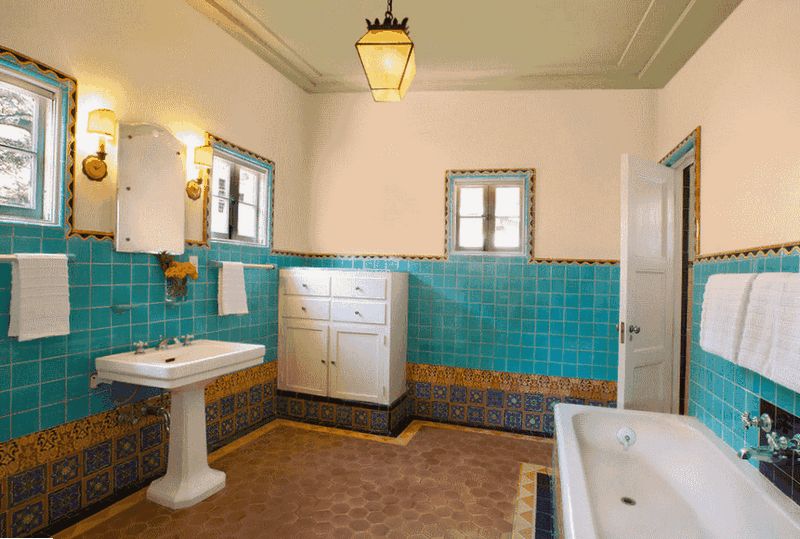 bathroom bathroom