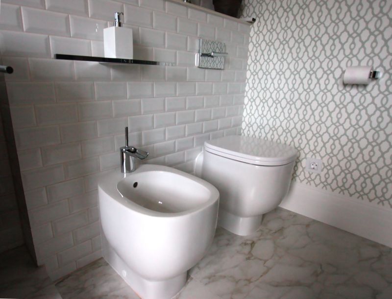 bathroom bathroom