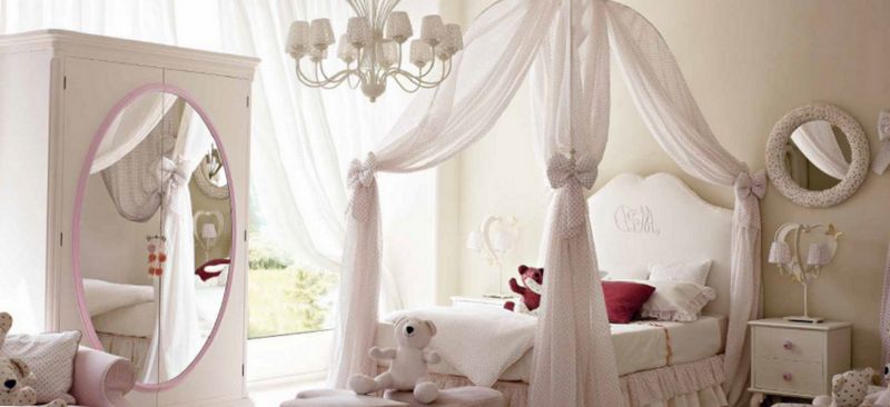 Łóżko z baldachimem