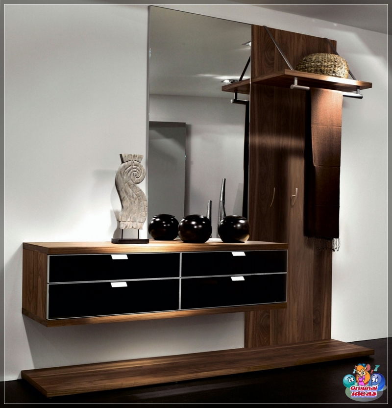 Lustro w korytarzu zgodnie z zasadami feng shui na zdjęciu