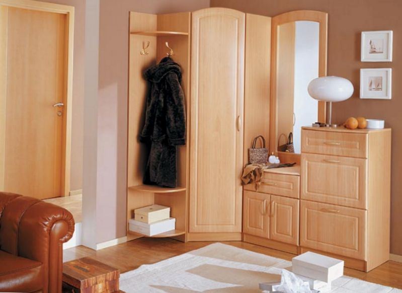 Ubrania na korytarzu