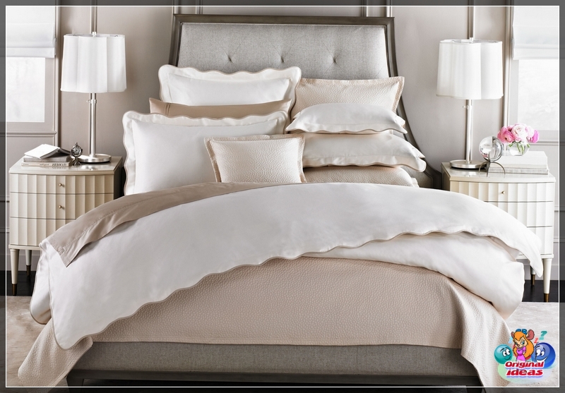 dormitorio Cama enorme en dormitorio de estilo americano