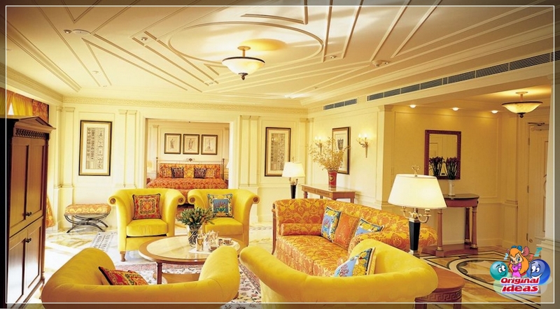 Empire style in a yellow living room Empire style in a yellow living room