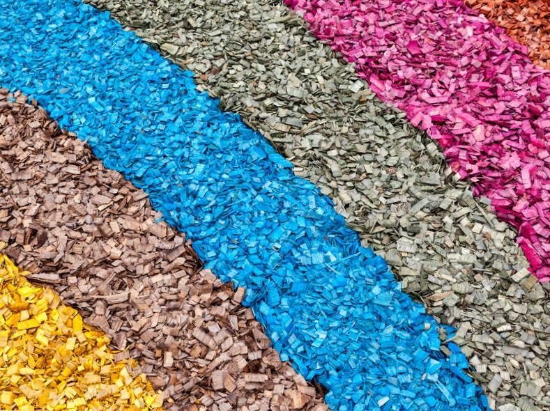 application Colored decorative chips for landscaping