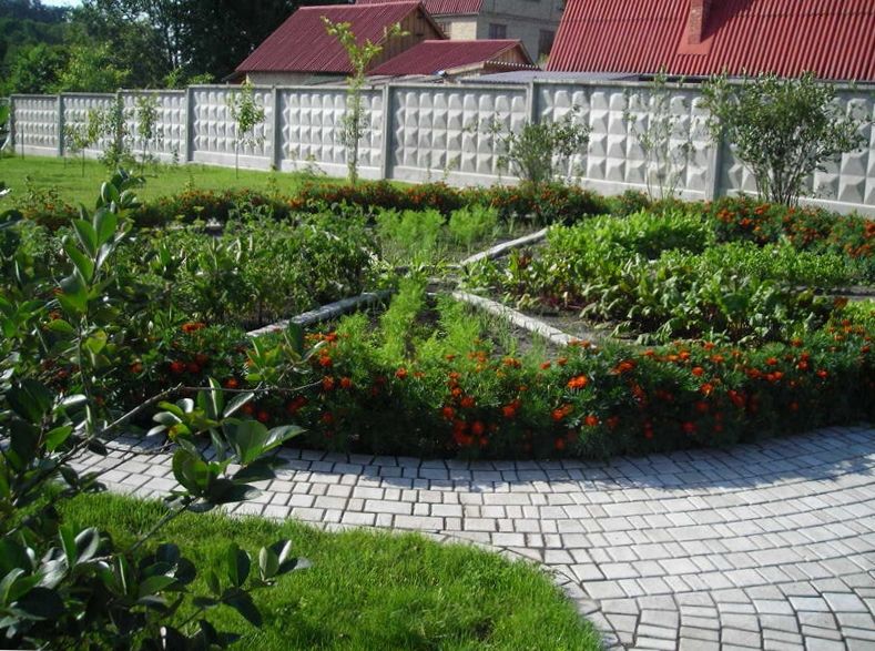 Jardín de flores en diseño de paisaje