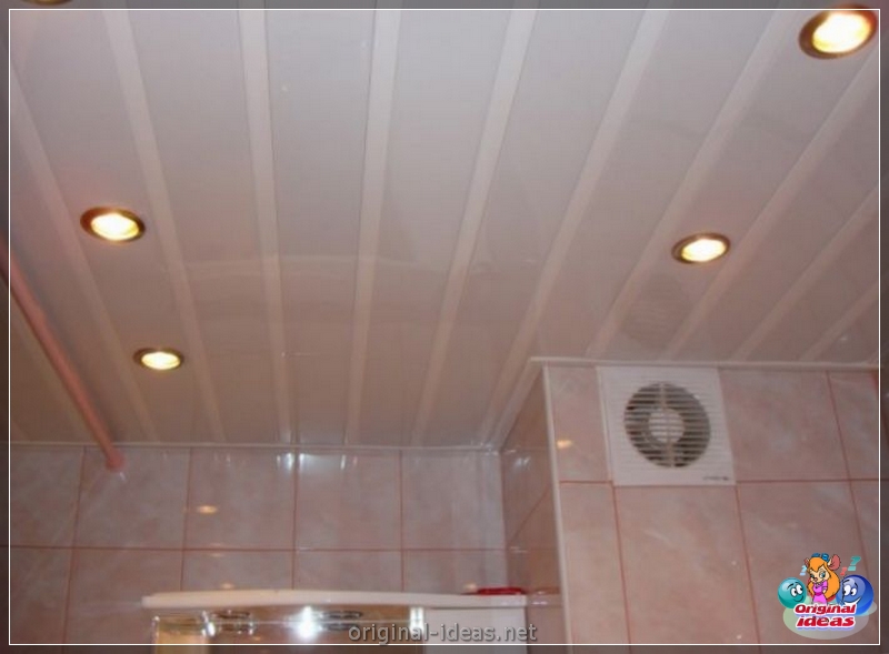 Plafond dans la salle de bain - 125 photos d'options de conception et décoration de plafond élégante (bain) Plafond dans la salle de bain - 125 photos d'options de conception et décoration de plafond élégante