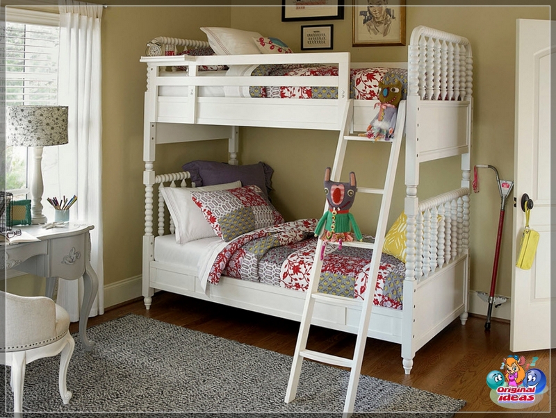 Provence style bunk bed in the nursery
