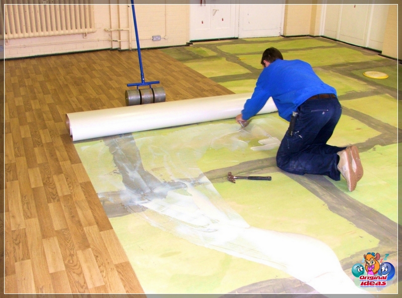 Provided that the screed is properly prepared, the linoleum flooring is easy to do with your own hands