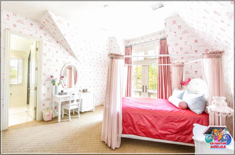 Спальня для дзяўчынак з ружовымі шпалерамі прынцэсы