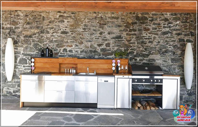 Кухня на адкрытым паветры з унутраным дворыкам з шэрым плітай