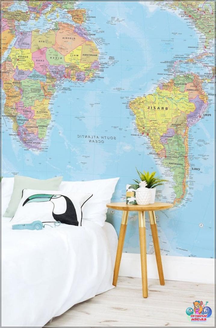 Ўльтрамодны дызайн спальні з прыгожымі шпалерамі ў выглядзе карты свету