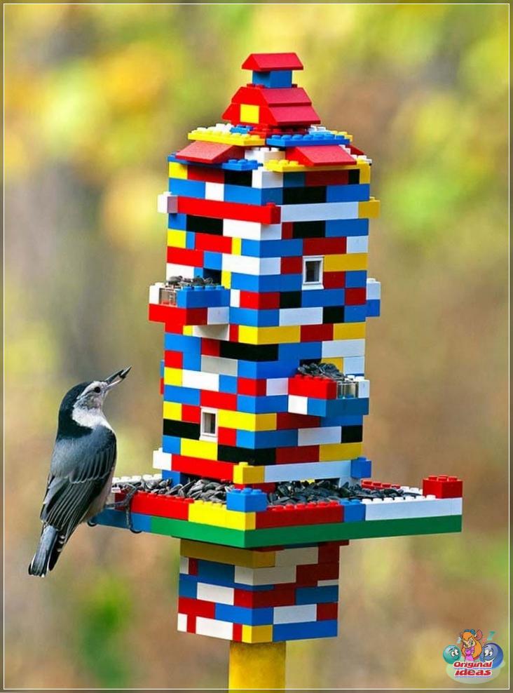 Stylish feeder from the Lego constructor