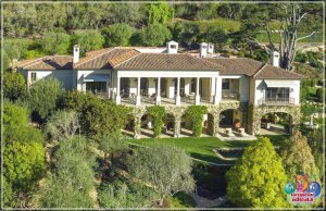 Дом у міжземнаморскім стылі з выглядам на акіян