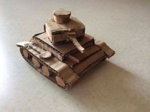 DIY Cardboard Tank для 23 лютага для таты: майстар-класы, пакрокавыя інструкцыі і фатаграфіі гатовай...